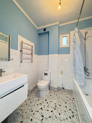 Продам двухкомнатную (2-комн.) квартиру, 20, Мир п