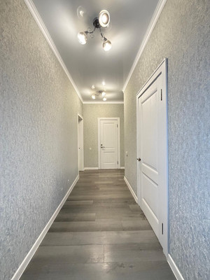 Продам двухкомнатную (2-комн.) квартиру, 20, Мир п