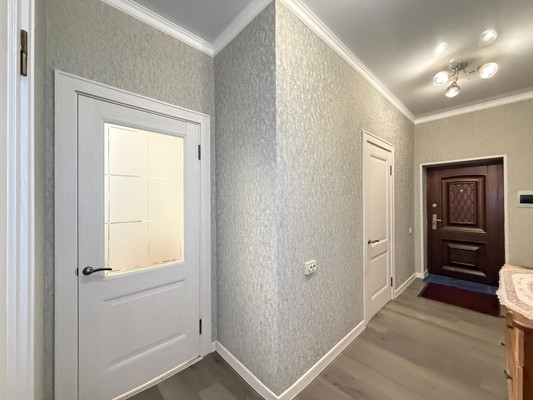 Продам двухкомнатную (2-комн.) квартиру, 20, Мир п