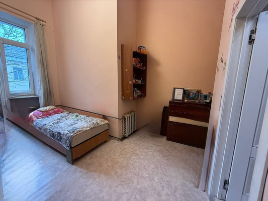 Продам трехкомнатную (3-комн.) квартиру, Ленина ул, 8, Симферополь г