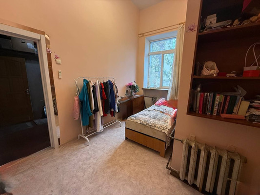 Продам трехкомнатную (3-комн.) квартиру, Ленина ул, 8, Симферополь г