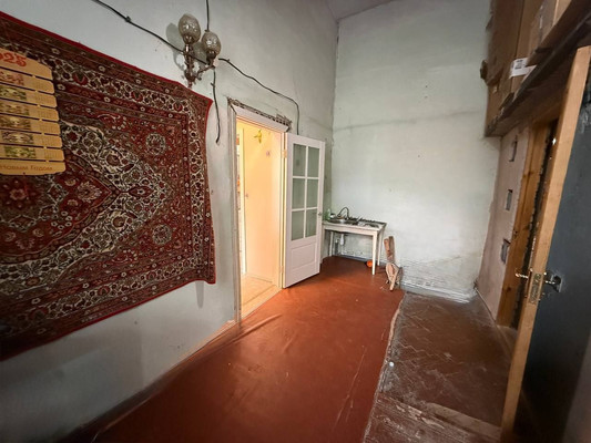 Продам трехкомнатную (3-комн.) квартиру, Ленина ул, 8, Симферополь г