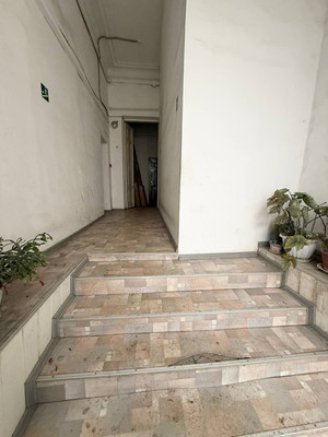 Продам трехкомнатную (3-комн.) квартиру, Ленина ул, 8, Симферополь г