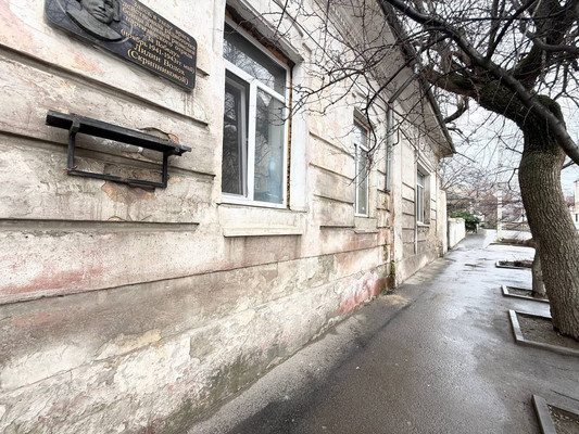 Продам трехкомнатную (3-комн.) квартиру, Ленина ул, 8, Симферополь г