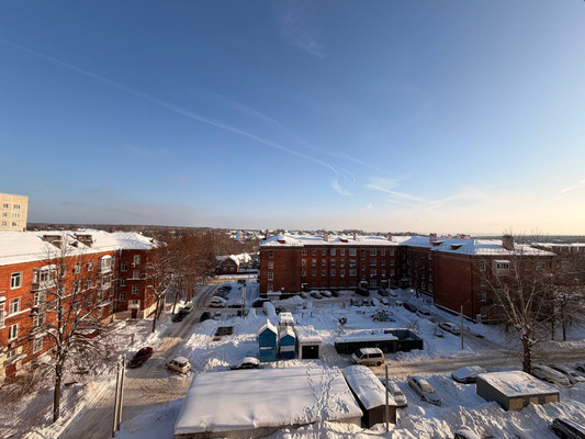 Продам трехкомнатную (3-комн.) квартиру, Горького ул, 10, Малино рп