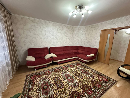 Продам двухкомнатную (2-комн.) квартиру, 1 мкр, 33/2, Кропоткин г