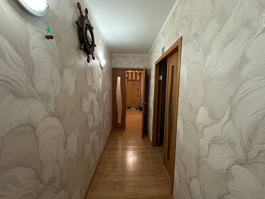 Продам двухкомнатную (2-комн.) квартиру, 1 мкр, 33/2, Кропоткин г