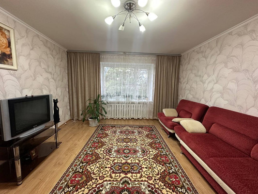 Продам двухкомнатную (2-комн.) квартиру, 1 мкр, 33/2, Кропоткин г