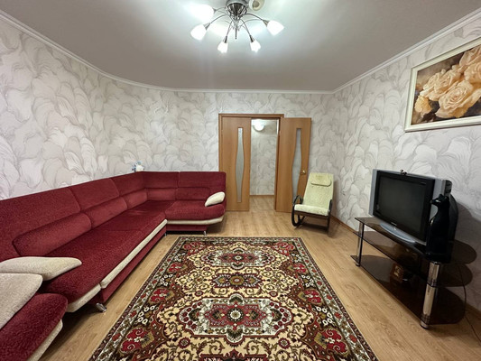 Продам двухкомнатную (2-комн.) квартиру, 1 мкр, 33/2, Кропоткин г