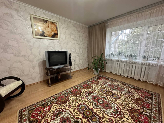 Продам двухкомнатную (2-комн.) квартиру, 1 мкр, 33/2, Кропоткин г