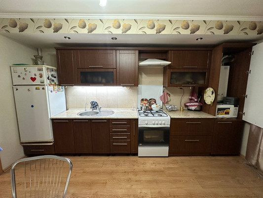 Продам двухкомнатную (2-комн.) квартиру, 1 мкр, 33/2, Кропоткин г