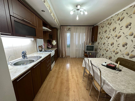 Продам двухкомнатную (2-комн.) квартиру, 1 мкр, 33/2, Кропоткин г