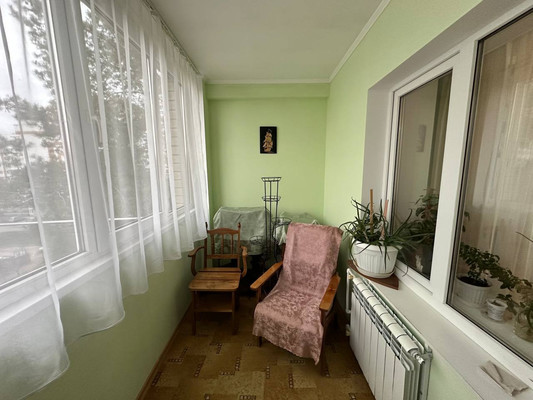 Продам двухкомнатную (2-комн.) квартиру, 1 мкр, 33/2, Кропоткин г