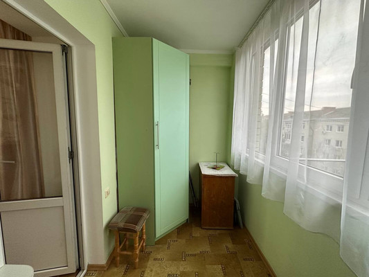 Продам двухкомнатную (2-комн.) квартиру, 1 мкр, 33/2, Кропоткин г