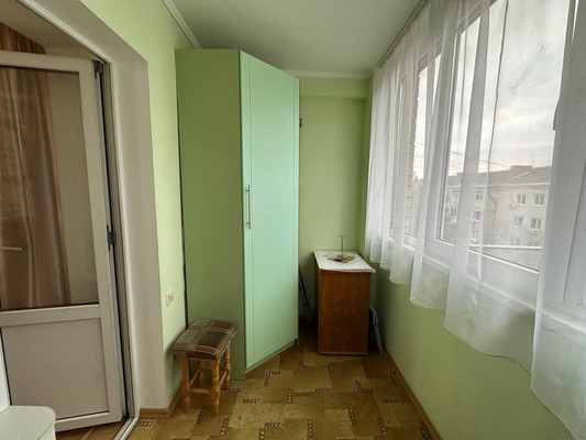 Продам двухкомнатную (2-комн.) квартиру, 1 мкр, 33/2, Кропоткин г