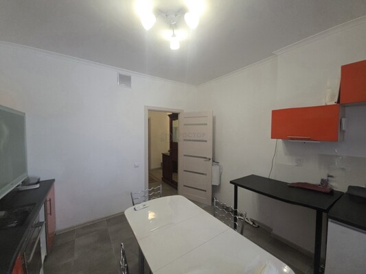 Продам трехкомнатную (3-комн.) квартиру, Краснодарская ул, 6, Москва г