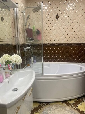 Продам трехкомнатную (3-комн.) квартиру, Литературный (Пригород Лесное мкр.) б-р, 7, Мисайлово д