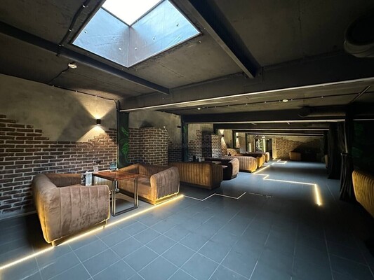 Продам коммерческое помещение 450 м2, Саляма Адиля ул, 9к3, Москва г