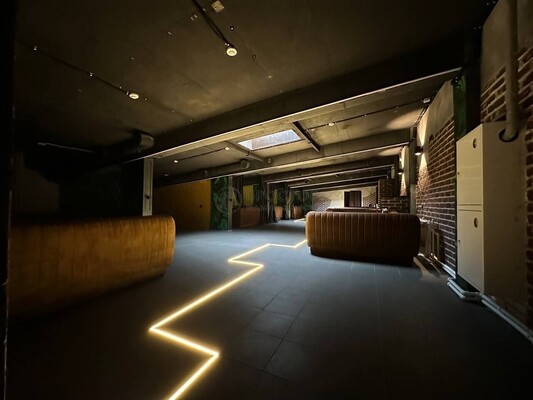 Продам коммерческое помещение 450 м2, Саляма Адиля ул, 9к3, Москва г