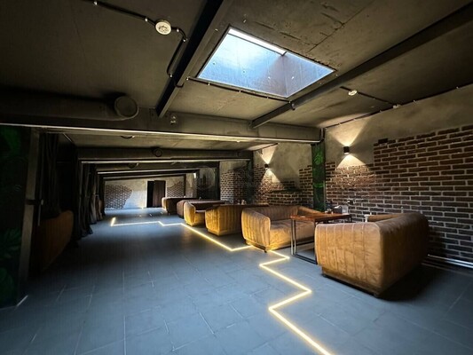 Продам коммерческое помещение 450 м2, Саляма Адиля ул, 9к3, Москва г