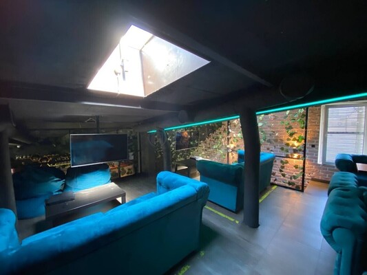 Продам коммерческое помещение 450 м2, Саляма Адиля ул, 9к3, Москва г