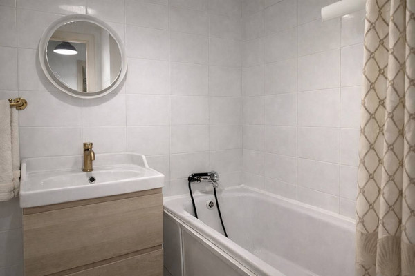 Продам двухкомнатную (2-комн.) квартиру, Новомосковская ул, 14к2, Москва г