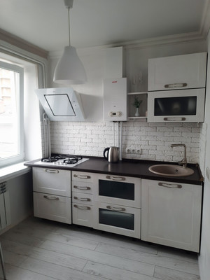 Продам двухкомнатную (2-комн.) квартиру, Дорожная ул, 1, Симферополь г