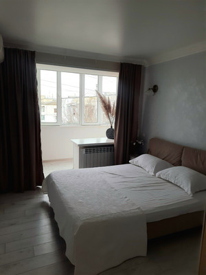 Продам двухкомнатную (2-комн.) квартиру, Дорожная ул, 1, Симферополь г