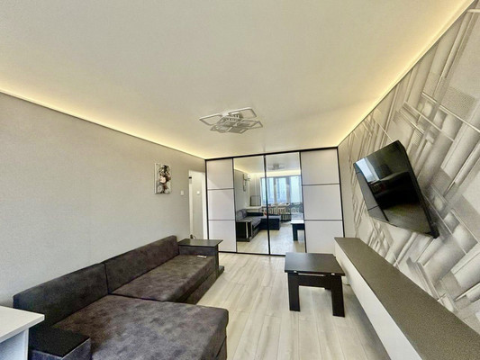 Продам однокомнатную (1-комн.) квартиру, Русская ул, 38А, Симферополь г