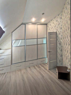 Продам двухкомнатную (2-комн.) квартиру, Яблочная ул, 52, Черешня с