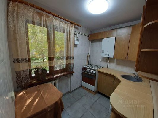 Продам трехкомнатную (3-комн.) квартиру, Кирова пр-кт, 12а, Симферополь г