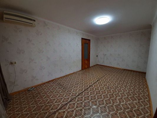 Продам трехкомнатную (3-комн.) квартиру, Кирова пр-кт, 12а, Симферополь г