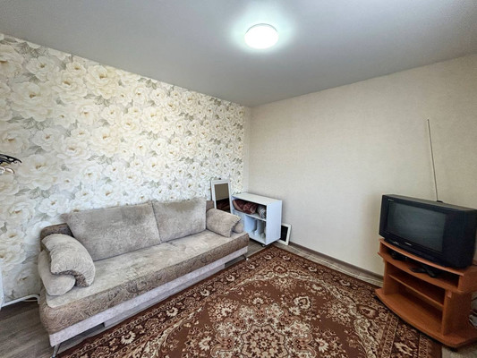 Продам однокомнатную (1-комн.) квартиру, Лизы Чайкиной ул, 38, Симферополь г