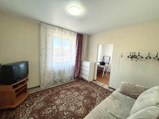 Продам однокомнатную (1-комн.) квартиру, Лизы Чайкиной ул, 38, Симферополь г