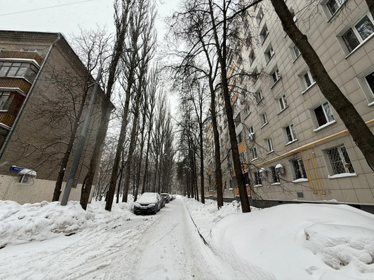 Продам трехкомнатную (3-комн.) квартиру, Никитинская ул, 27к3, Москва г