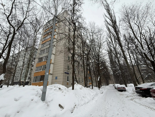 Продам трехкомнатную (3-комн.) квартиру, Никитинская ул, 27к3, Москва г