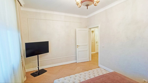 Продам трехкомнатную (3-комн.) квартиру, Карла Маркса ул, 28, Ханты-Мансийск г