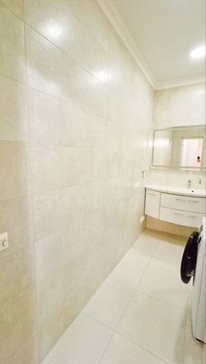 Продам трехкомнатную (3-комн.) квартиру, Карла Маркса ул, 28, Ханты-Мансийск г