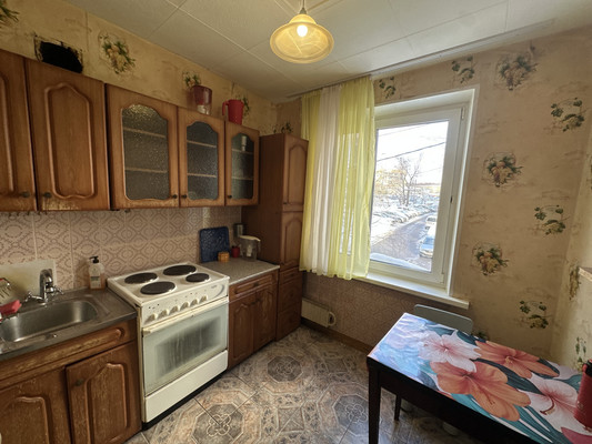 Продам трехкомнатную (3-комн.) квартиру, Голубинская ул, 3к1, Москва г