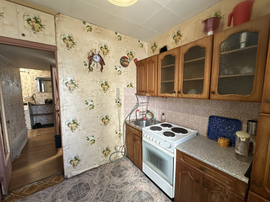 Продам трехкомнатную (3-комн.) квартиру, Голубинская ул, 3к1, Москва г