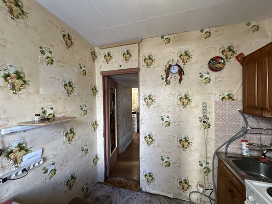 Продам трехкомнатную (3-комн.) квартиру, Голубинская ул, 3к1, Москва г