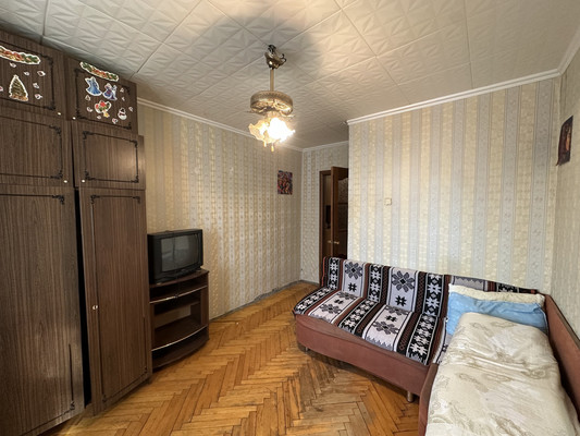 Продам трехкомнатную (3-комн.) квартиру, Голубинская ул, 3к1, Москва г