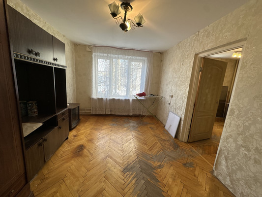 Продам трехкомнатную (3-комн.) квартиру, Голубинская ул, 3к1, Москва г