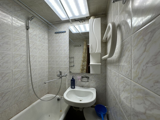 Продам трехкомнатную (3-комн.) квартиру, Голубинская ул, 3к1, Москва г