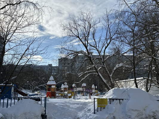 Продам трехкомнатную (3-комн.) квартиру, Голубинская ул, 3к1, Москва г