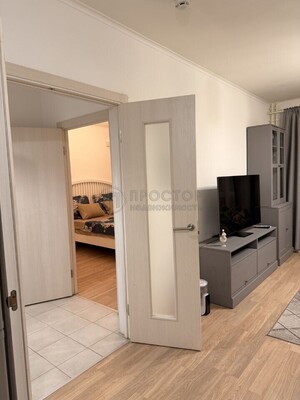 Продам однокомнатную (1-комн.) квартиру, Саларьевская ул, 14к2, Московский п