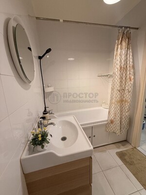 Продам однокомнатную (1-комн.) квартиру, Саларьевская ул, 14к2, Московский п