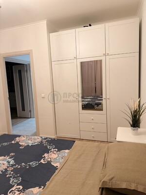 Продам однокомнатную (1-комн.) квартиру, Саларьевская ул, 14к2, Московский п