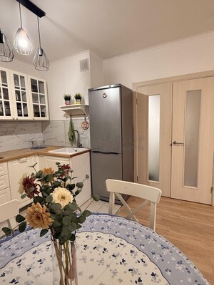 Продам однокомнатную (1-комн.) квартиру, Саларьевская ул, 14к2, Московский п