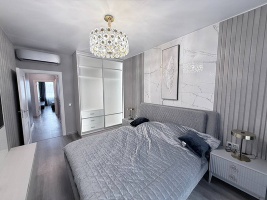 Сдам трехкомнатную (3-комн.) квартиру, Уральская ул, 25, Санкт-Петербург г